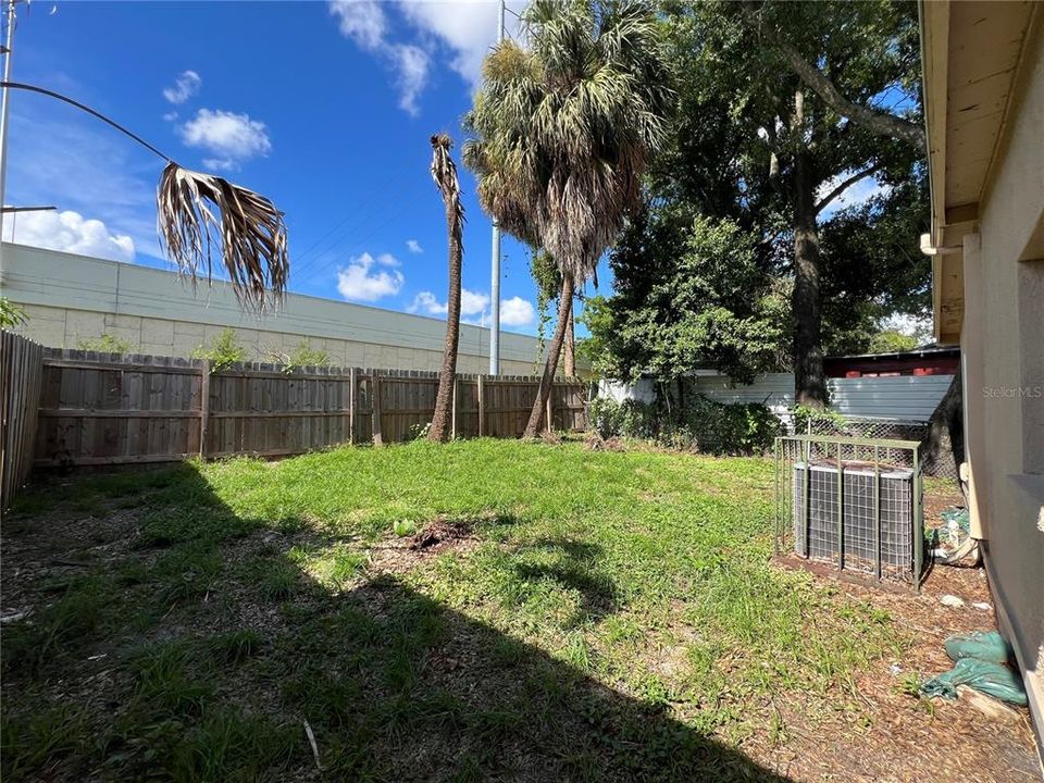 For Sale: $230,000 (4 beds, 2 baths, 1275 Square Feet)