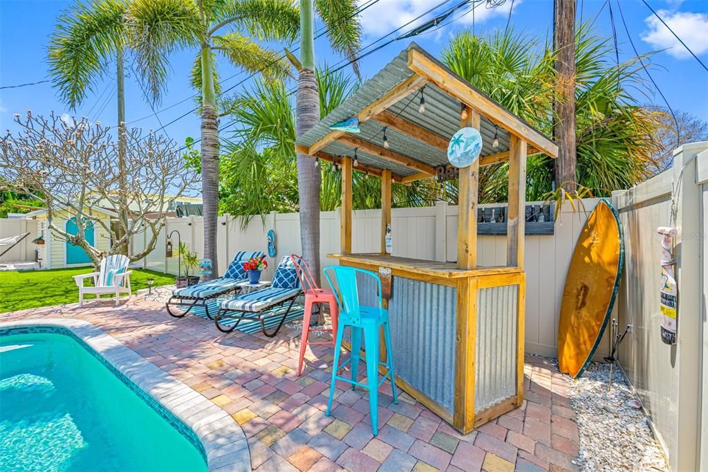 Active With Contract: $719,900 (2 beds, 1 baths, 1142 Square Feet)
