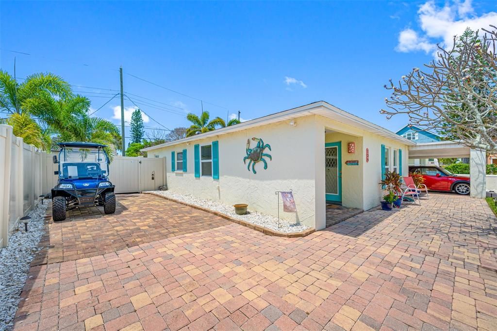 For Sale: $719,900 (2 beds, 1 baths, 1142 Square Feet)