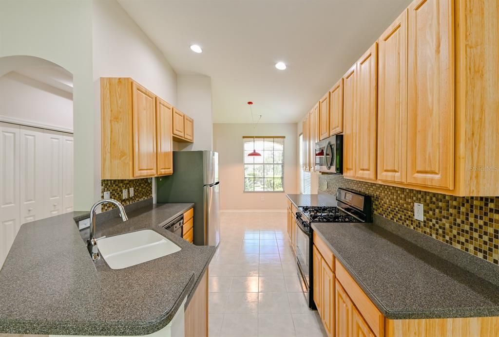 Undermount Kitchen Sink in Large Kitchen