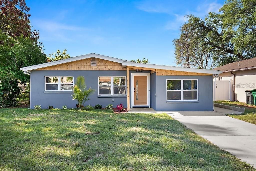 Active With Contract: $2,499 (3 beds, 1 baths, 948 Square Feet)