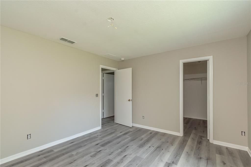 For Sale: $215,000 (2 beds, 2 baths, 1320 Square Feet)