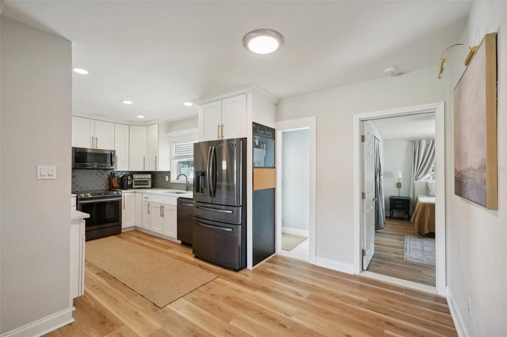 Active With Contract: $474,900 (3 beds, 2 baths, 1206 Square Feet)