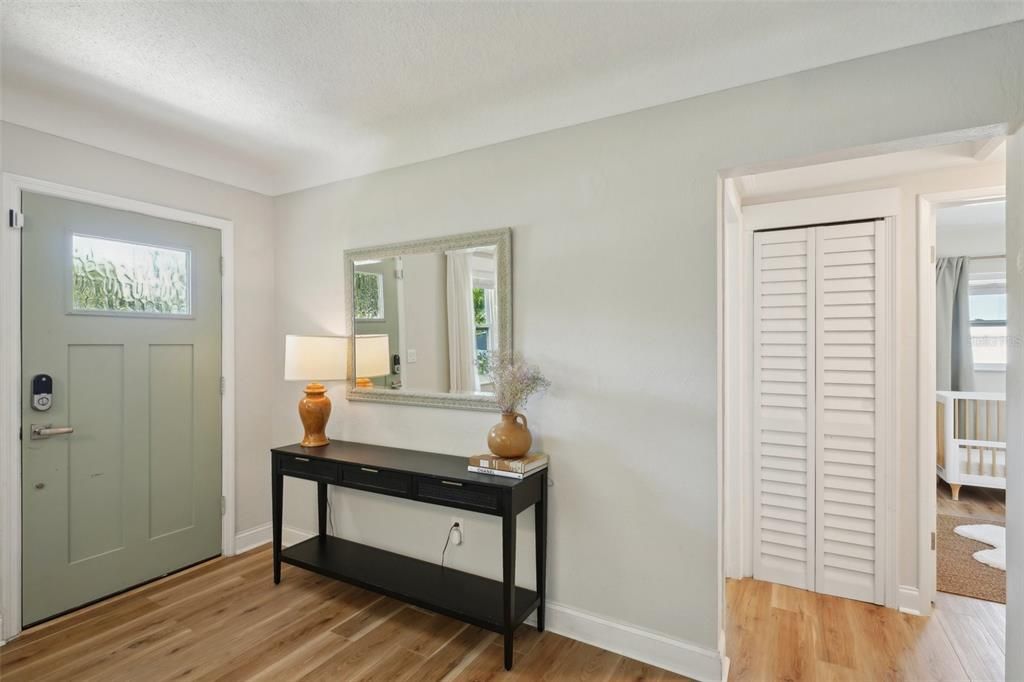 Active With Contract: $474,900 (3 beds, 2 baths, 1206 Square Feet)