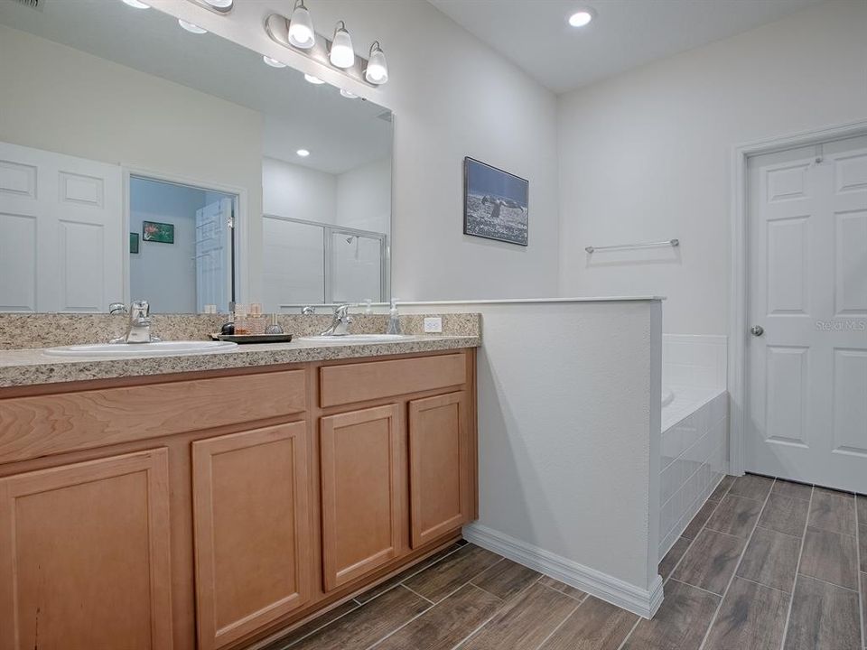 Active With Contract: $298,000 (3 beds, 2 baths, 1593 Square Feet)