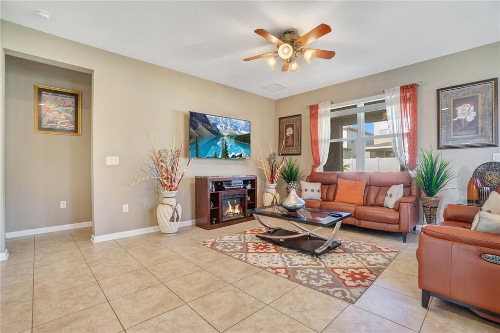 Active With Contract: $3,195 (4 beds, 3 baths, 2424 Square Feet)