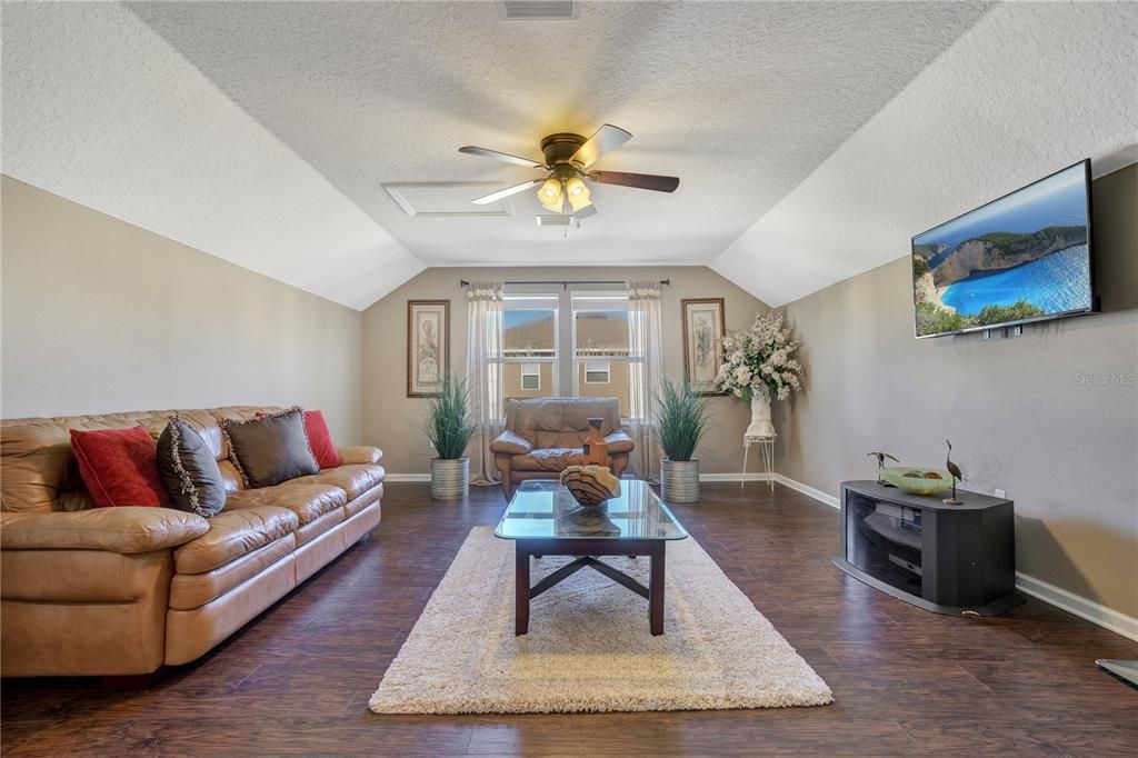 Active With Contract: $3,195 (4 beds, 3 baths, 2424 Square Feet)