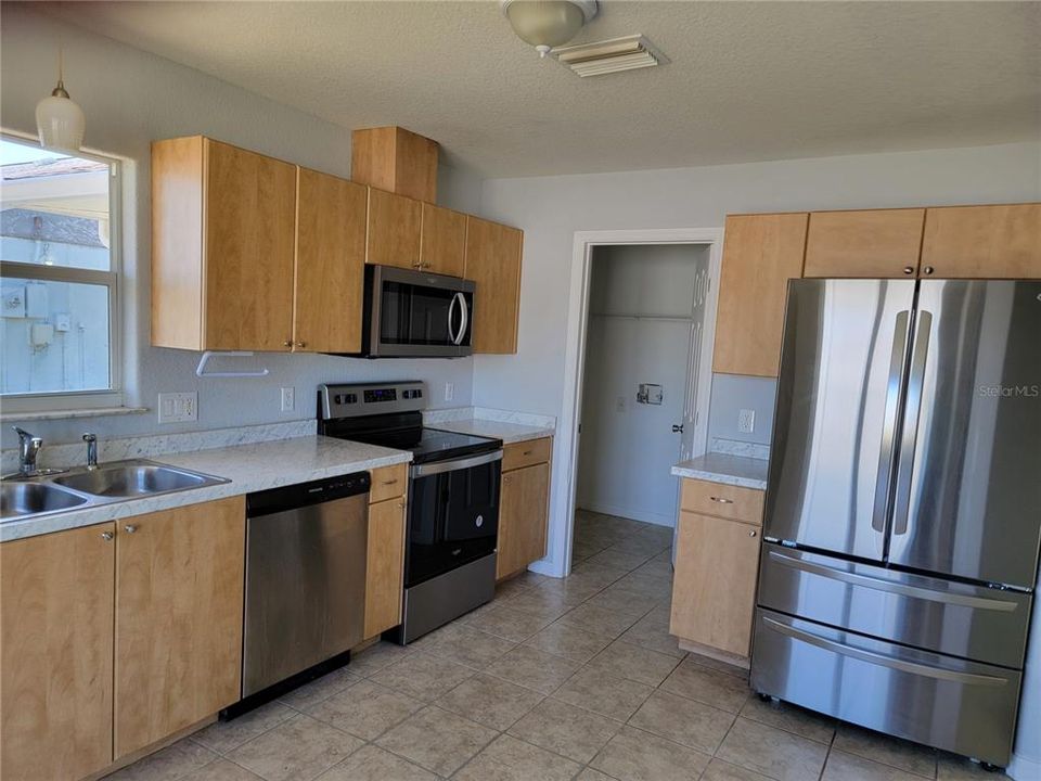 For Rent: $1,875 (3 beds, 2 baths, 1547 Square Feet)