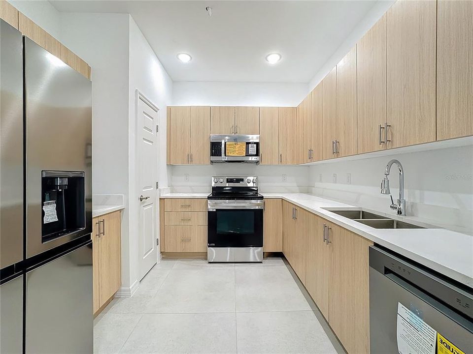 For Rent: $2,100 (3 beds, 2 baths, 1728 Square Feet)