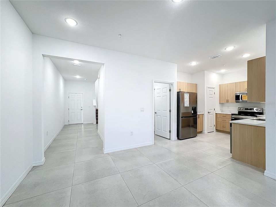 For Rent: $2,100 (3 beds, 2 baths, 1728 Square Feet)