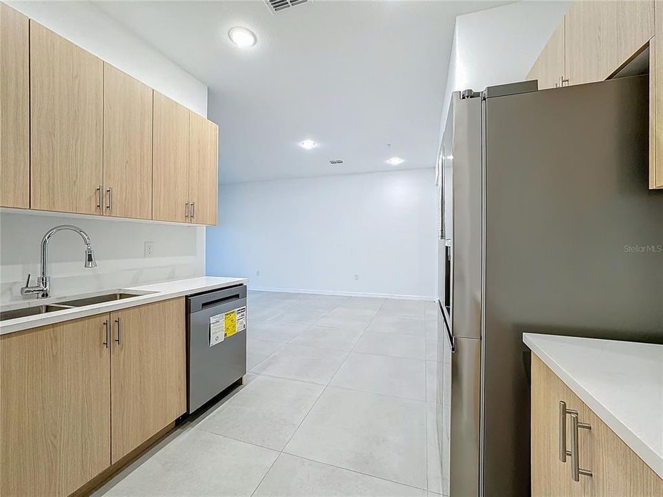 For Rent: $2,100 (3 beds, 2 baths, 1728 Square Feet)