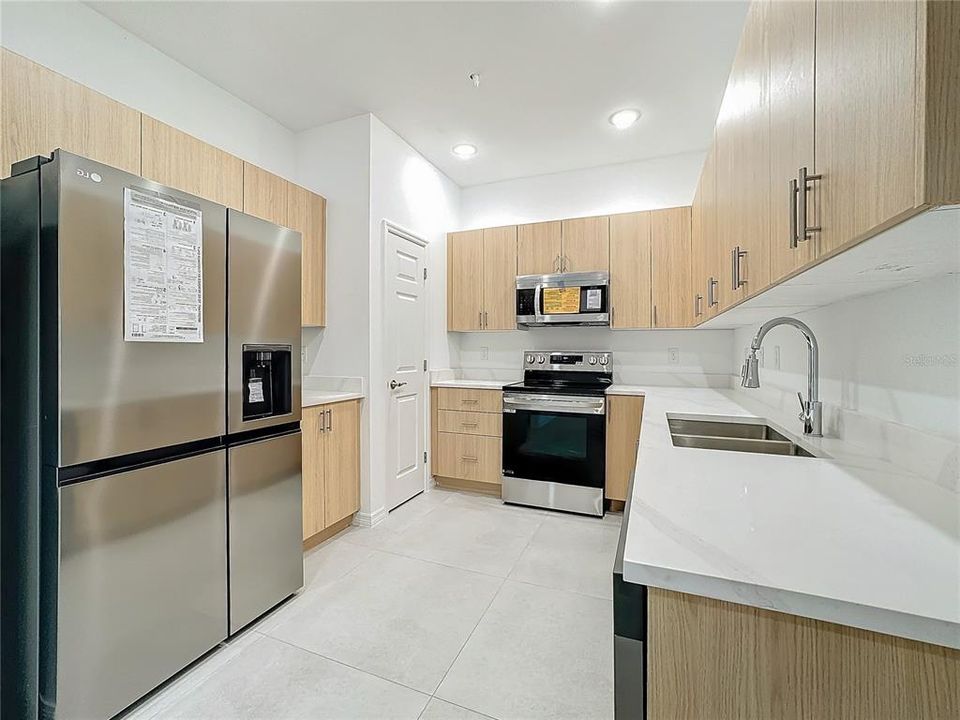 For Rent: $2,100 (3 beds, 2 baths, 1728 Square Feet)