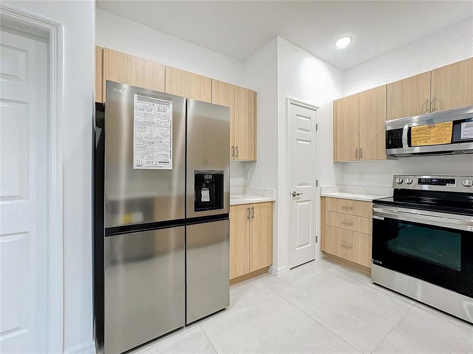 For Rent: $2,100 (3 beds, 2 baths, 1728 Square Feet)