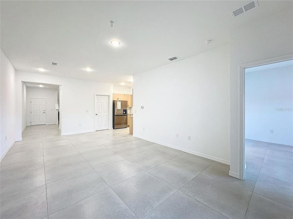 For Rent: $2,100 (3 beds, 2 baths, 1728 Square Feet)