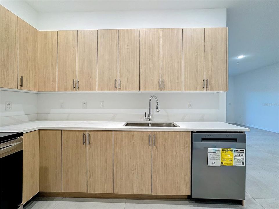 For Rent: $2,100 (3 beds, 2 baths, 1728 Square Feet)