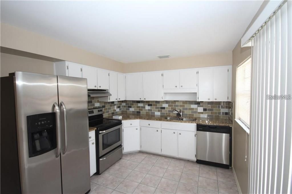 Active With Contract: $1,375 (2 beds, 1 baths, 784 Square Feet)