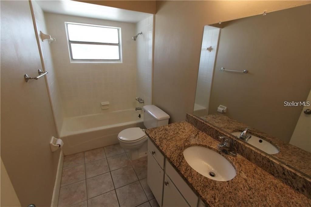 Active With Contract: $1,375 (2 beds, 1 baths, 784 Square Feet)