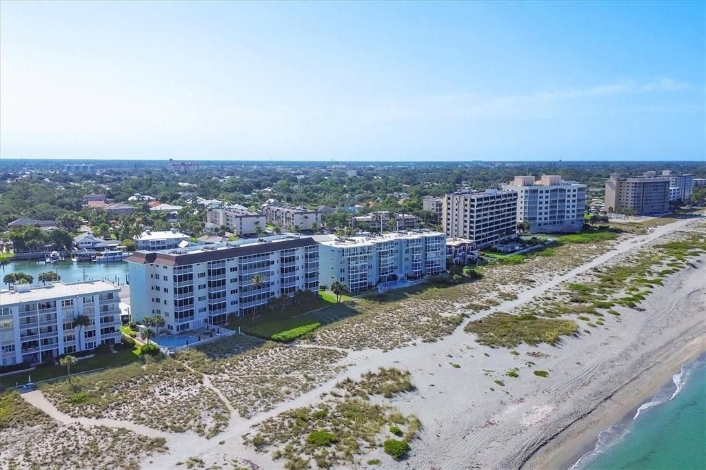 For Sale: $1,250,000 (3 beds, 2 baths, 1710 Square Feet)