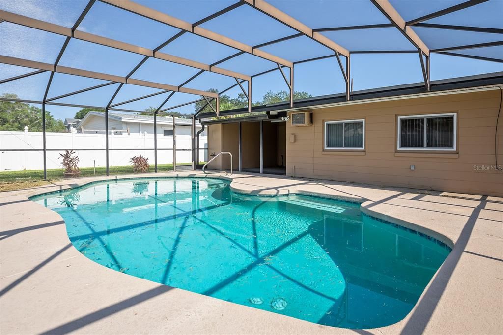 Screened Pool