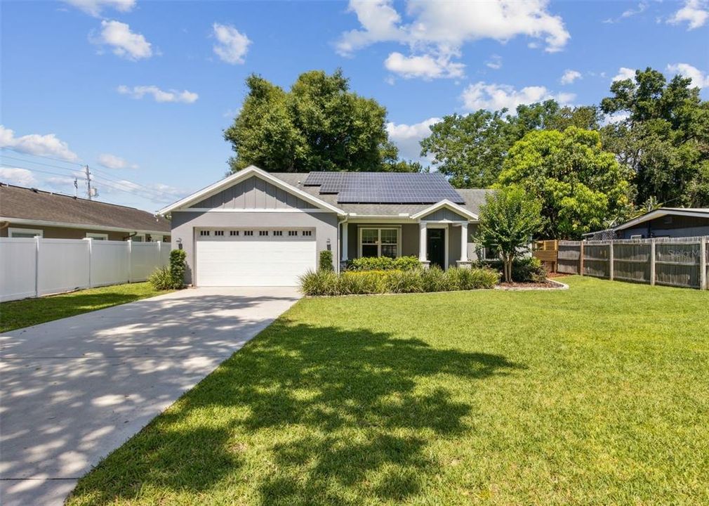 Expansive driveway