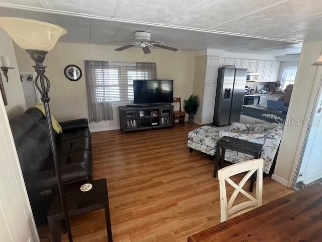 For Sale: $124,900 (2 beds, 1 baths, 800 Square Feet)