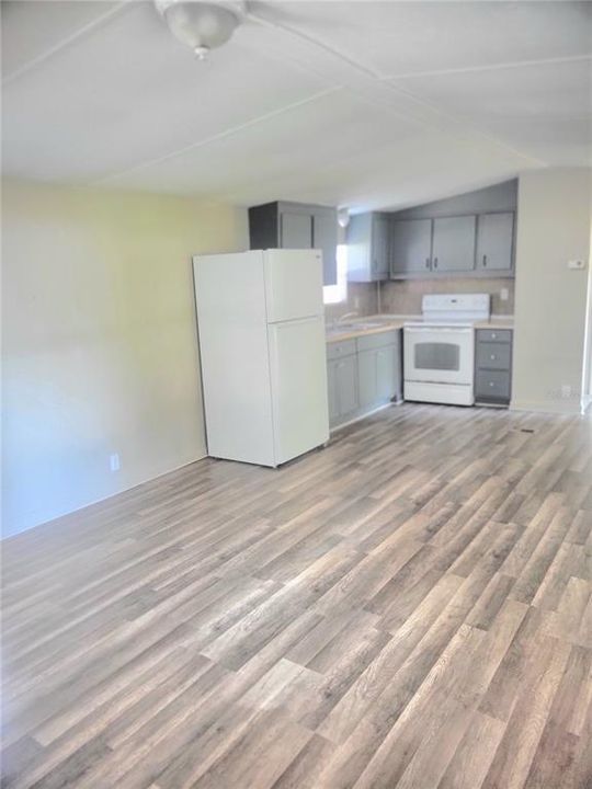 For Sale: $130,000 (2 beds, 2 baths, 784 Square Feet)