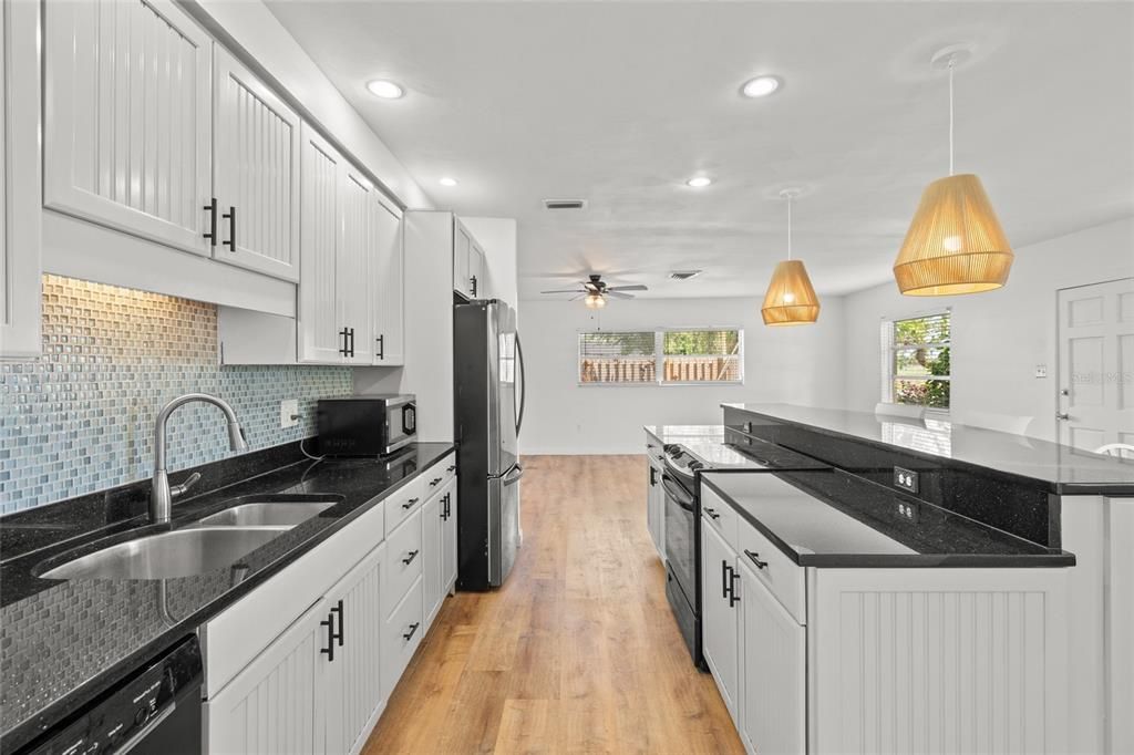 For Sale: $459,000 (2 beds, 2 baths, 1400 Square Feet)