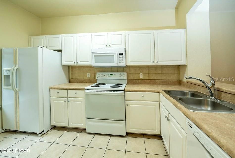 For Sale: $229,000 (2 beds, 2 baths, 1275 Square Feet)