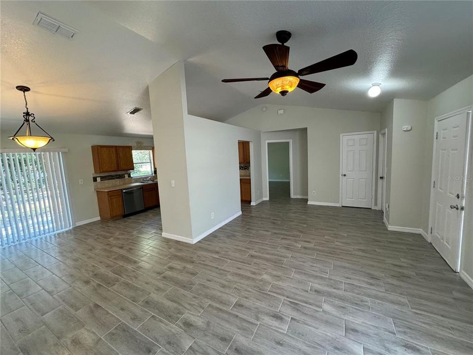 For Rent: $1,775 (3 beds, 2 baths, 1672 Square Feet)