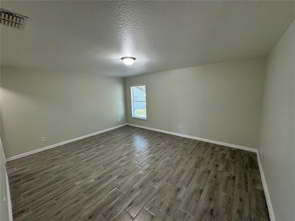 For Rent: $1,900 (3 beds, 2 baths, 1672 Square Feet)