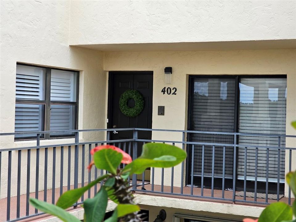 Active With Contract: $2,800 (2 beds, 2 baths, 1364 Square Feet)