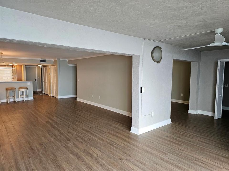 Active With Contract: $2,800 (2 beds, 2 baths, 1364 Square Feet)