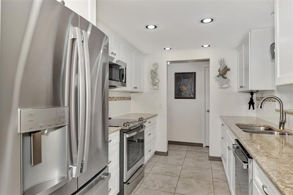 For Sale: $379,900 (2 beds, 2 baths, 1136 Square Feet)