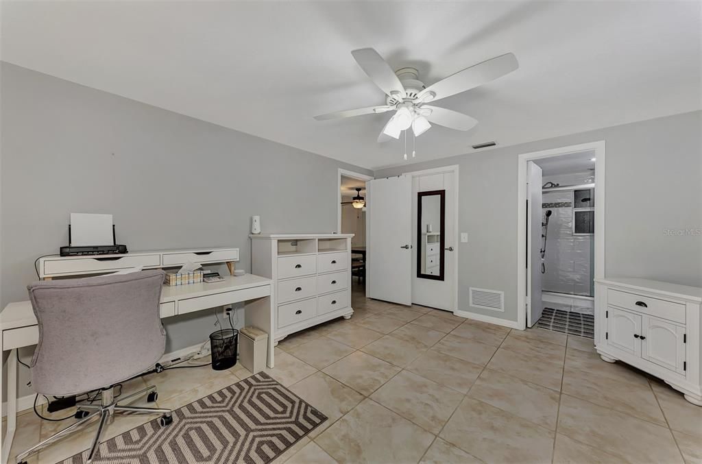 For Sale: $379,900 (2 beds, 2 baths, 1136 Square Feet)