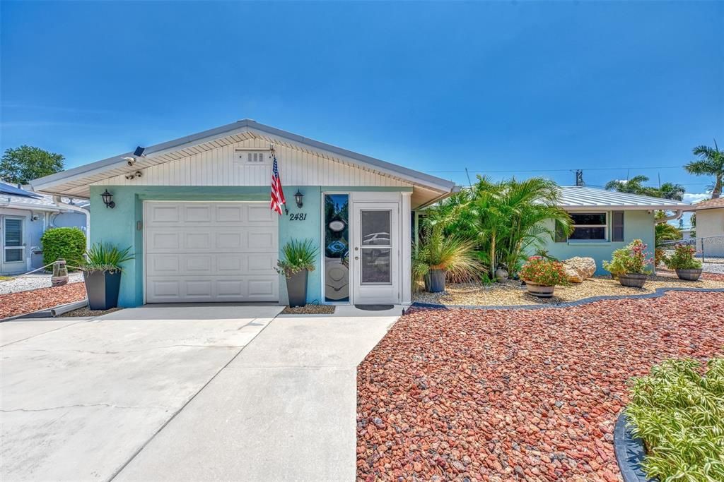 For Sale: $379,900 (2 beds, 2 baths, 1136 Square Feet)