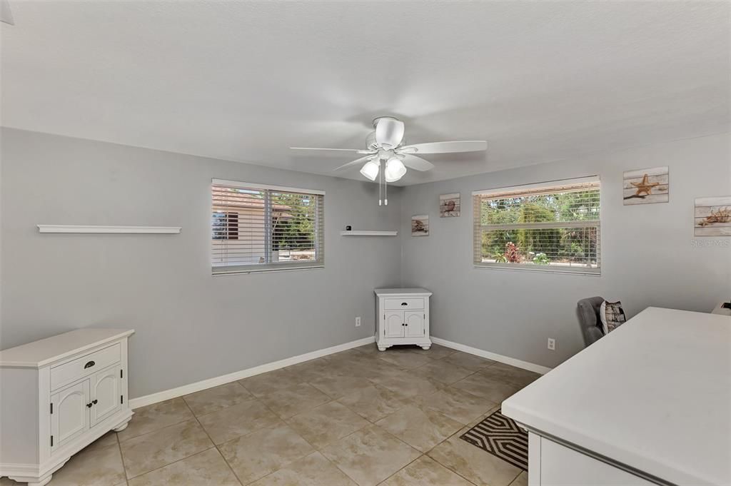 For Sale: $379,900 (2 beds, 2 baths, 1136 Square Feet)