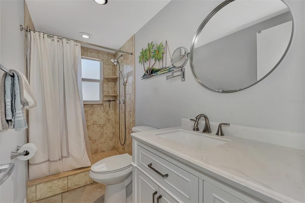 For Sale: $379,900 (2 beds, 2 baths, 1136 Square Feet)