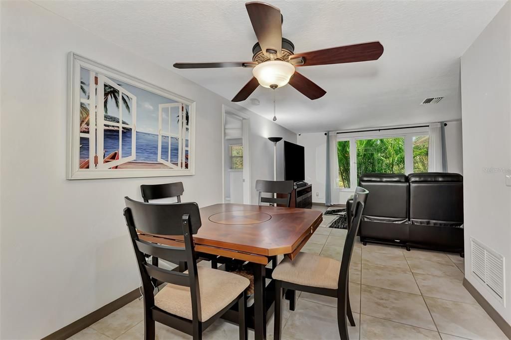 For Sale: $379,900 (2 beds, 2 baths, 1136 Square Feet)