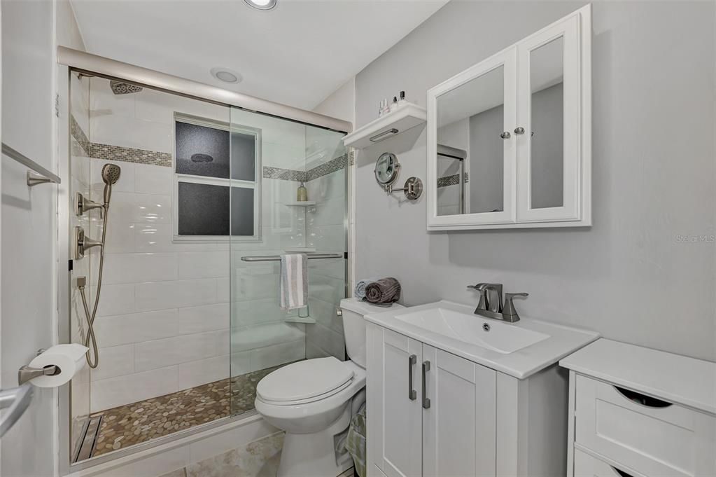 For Sale: $379,900 (2 beds, 2 baths, 1136 Square Feet)