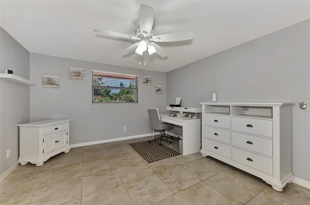 For Sale: $379,900 (2 beds, 2 baths, 1136 Square Feet)