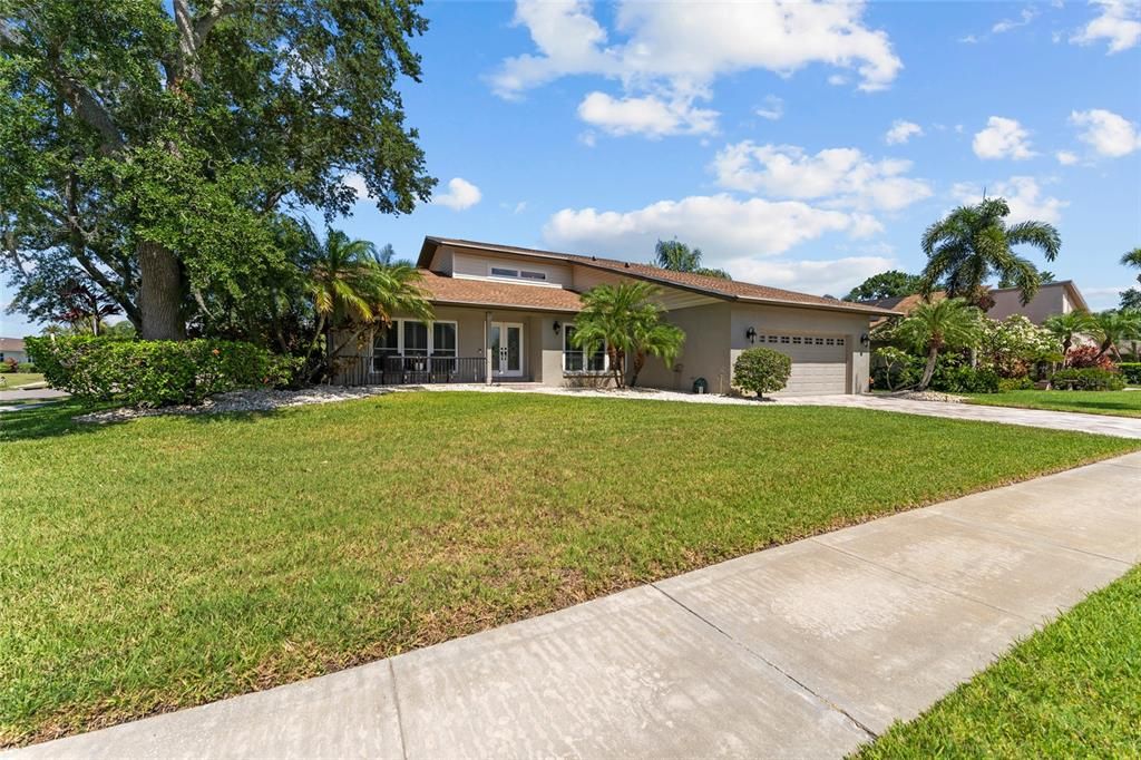 For Sale: $1,000,000 (4 beds, 2 baths, 2489 Square Feet)