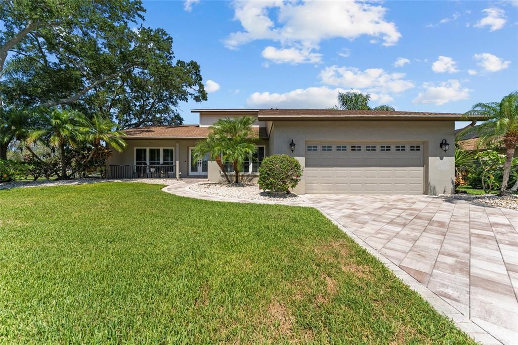 For Sale: $1,000,000 (4 beds, 2 baths, 2489 Square Feet)