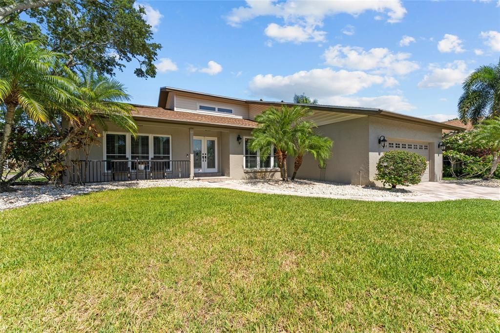 For Sale: $1,000,000 (4 beds, 2 baths, 2489 Square Feet)