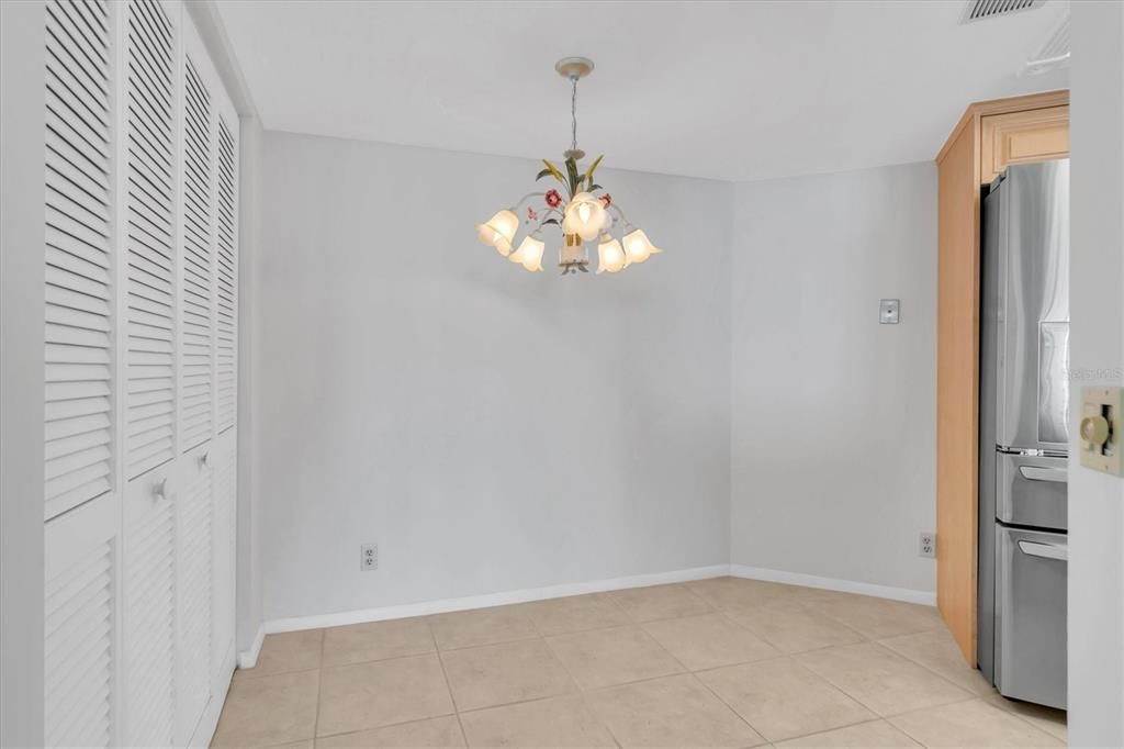 Kitchen nook fits a nice table