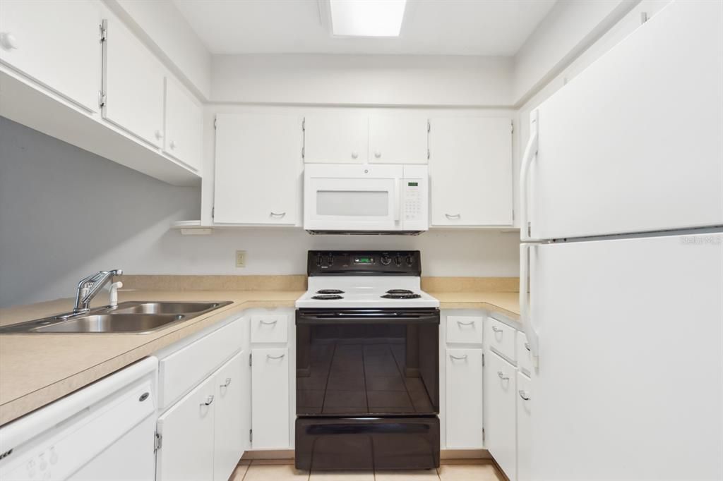 For Sale: $168,000 (2 beds, 2 baths, 1088 Square Feet)