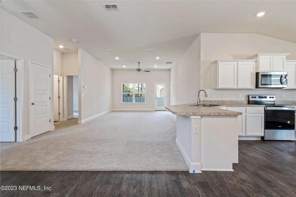 Active With Contract: $338,400 (3 beds, 2 baths, 1505 Square Feet)