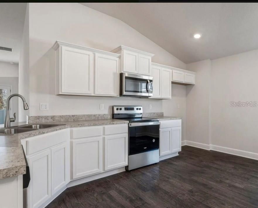 Active With Contract: $338,400 (3 beds, 2 baths, 1505 Square Feet)