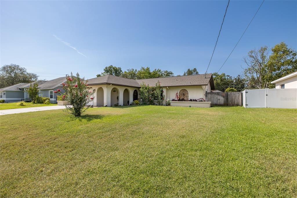 Active With Contract: $315,000 (3 beds, 2 baths, 1350 Square Feet)