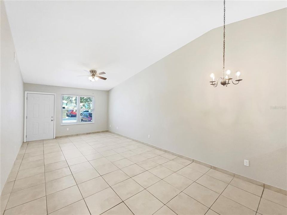 Active With Contract: $225,000 (2 beds, 2 baths, 936 Square Feet)