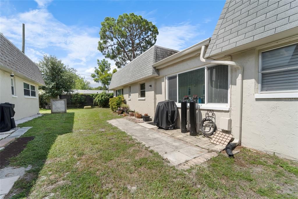 For Sale: $194,900 (2 beds, 2 baths, 1109 Square Feet)